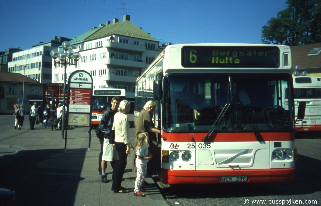 Borås lokaltrafik 25035-6 by Södra torget.