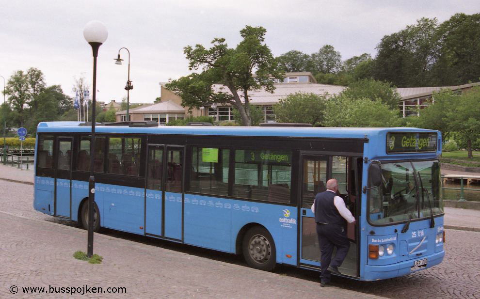 Borås lokaltrafik 25016 by Södra torget.